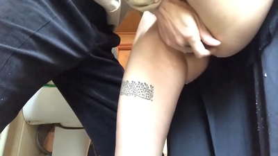 Squirt ໃນຫ້ອງນ້ໍາໂຮງຮຽນ, ເປັນ orgasm frothy ທີ່ແທ້ຈິງ - ຄູອາຈານຂອງຂ້າພະເຈົ້າເຮັດດີທີ່ສຸດ